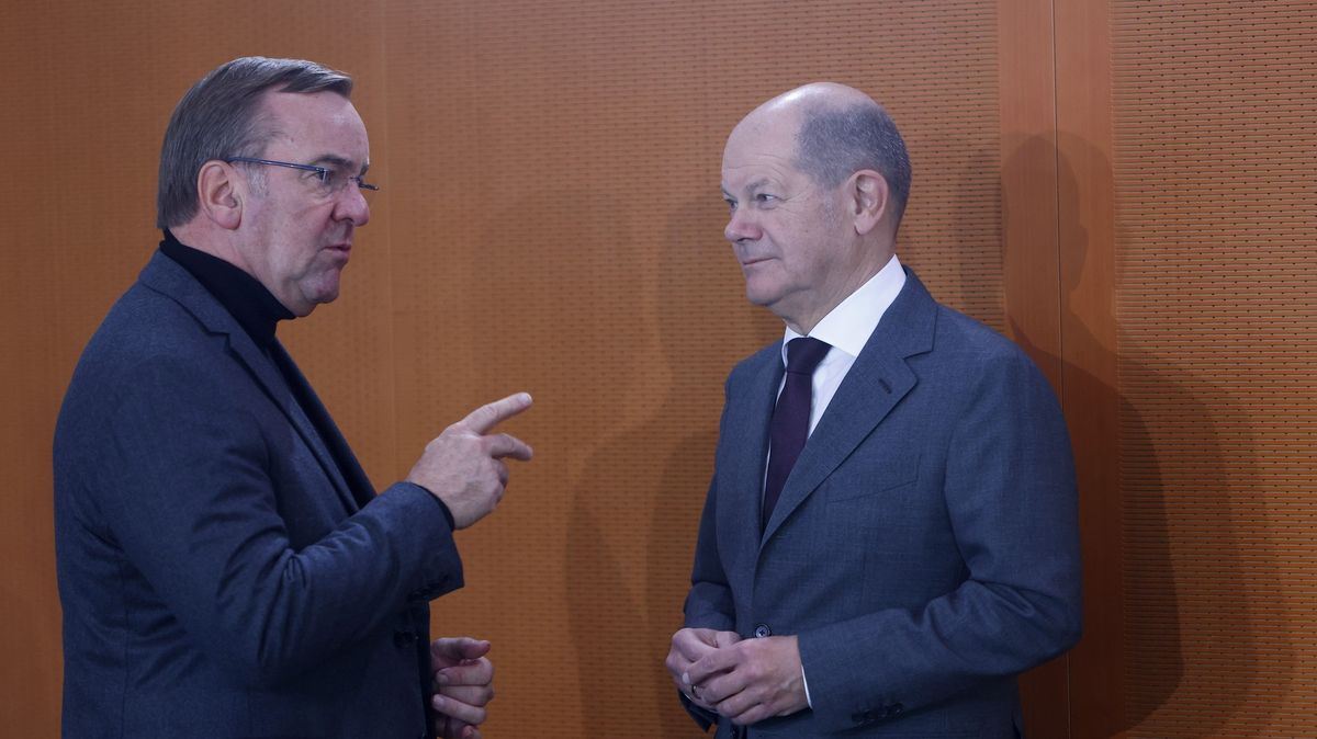 Dva ze tří Němců chtějí za kancléře radši ministra obrany Pistoriuse